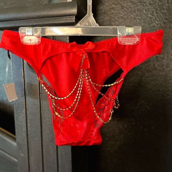 ❤️❤️NWT- SUPER SEXY RED THONG PANTIES WITH RHINSTONES COVERING OVER BUTT❤️❤️SZ M - Picture 1 of 5